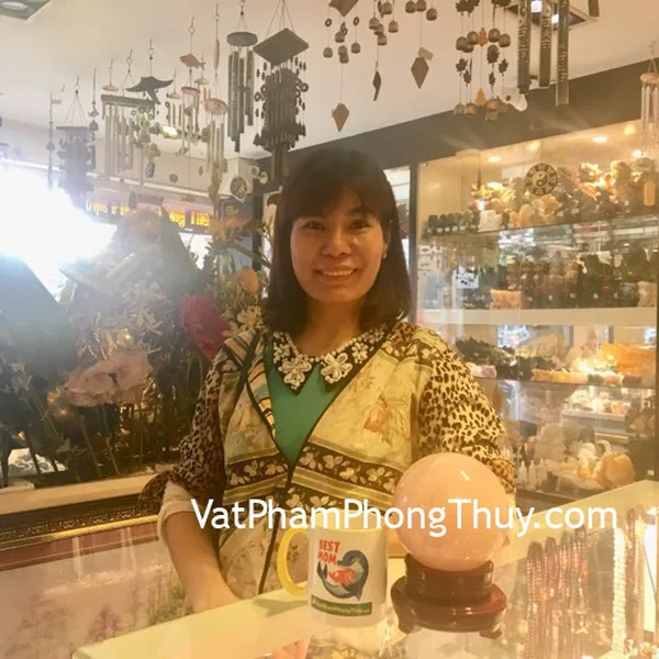 Chị Thủy - khách hàng mua quả cầu thạch anh hồng M181-S5-8353
