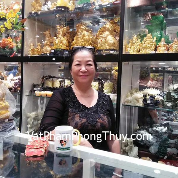 Cô Hưng - khách hàng mua mặt phật bản mệnh phỉ thúy S6640-2, S6640-1, S6640-4, S6340-4 và vòng tay mặt trăng S6358-1880