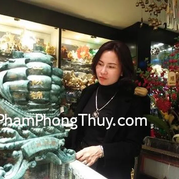 Chị Tuyền - Khách hàng mua Thuyền buồm xanh ngọc vân mây K091M