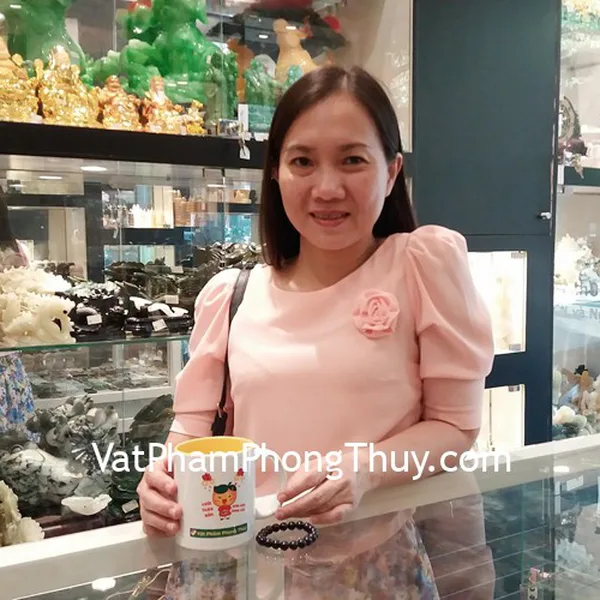 Chị Hiền - khách hàng mua tỳ hưu hắc ngà S6715 và vòng tay thạch anh tím đậm S6651