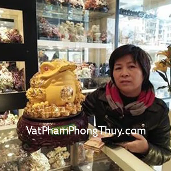 Chị Tuyết- khách hàng mua thiềm thừ vàng sa kim K126M