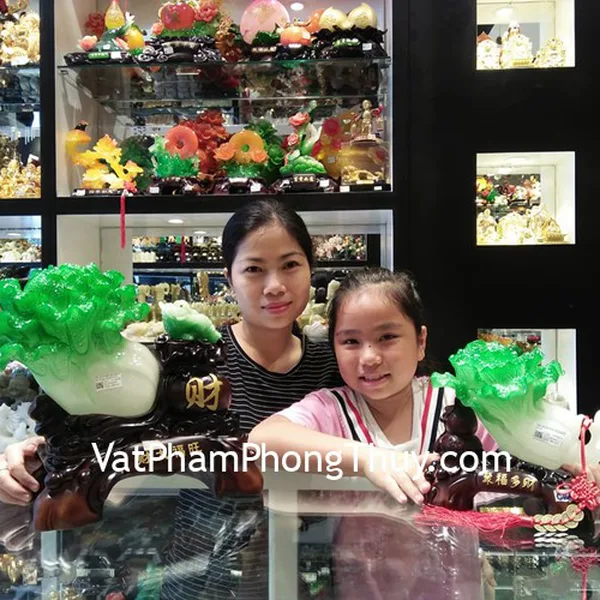 Chị Huyền - khách hàng mua tượng bắp cải bên hồ lô C166A và C162A
