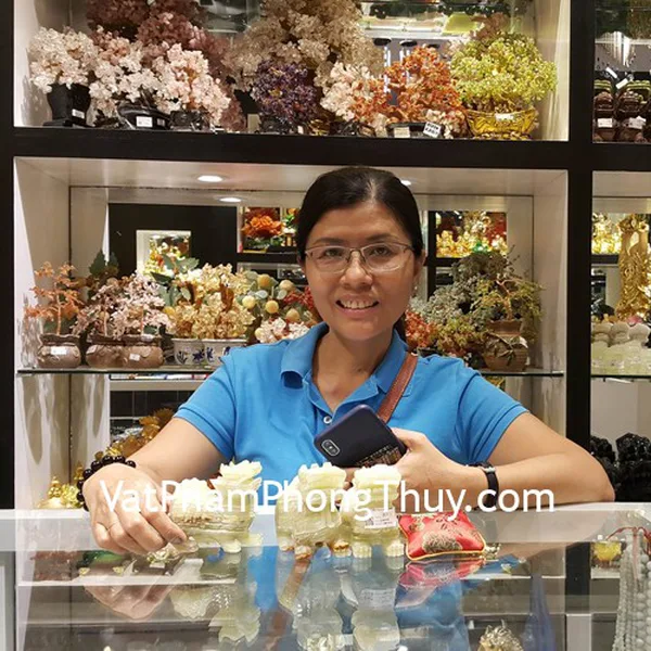 Chị Phương - khách hàng mua tỳ hưu bắc kinh xanh chuẩn BKX-S và mặt tỳ hưu thạch anh tím S763