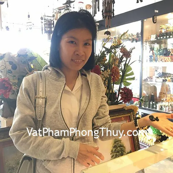 Chị Mẫn - khách hàng mua hồ ly đá hắc ngà tinh xảo S6348