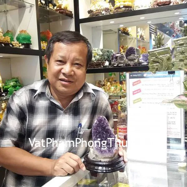 Anh Quang - khách hàng mua bông thạch anh tím Uruguay H089-9702