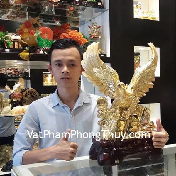 Anh Hiếu - khách hàng mua tượng đại bàng tung cánh H482G