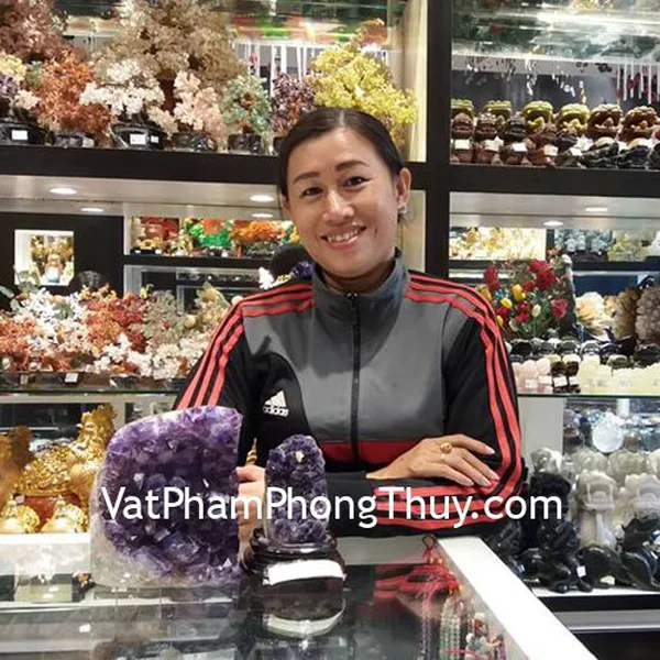 Chị Hoàng Nga - khách hàng mua bông thạch anh tím Uruguay TA101-S3-14214