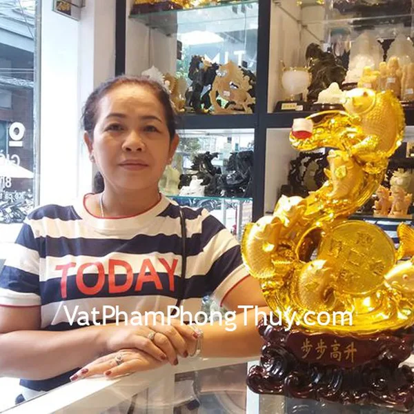 Chị Hồng Thu - khách hàng mua tượng cá chép C092A