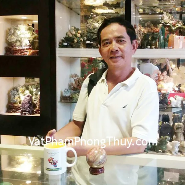 Chú Trí - khách hàng mua Quả cầu đá Hồng vân M194-2430