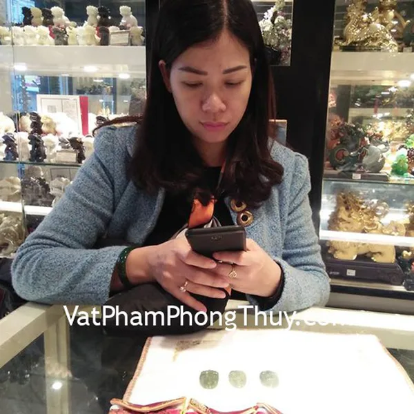 Chị Lan - khách hàng mua phật bản mệnh ngọc Phỉ thuý S6865-4, S6865-8, S6865-2