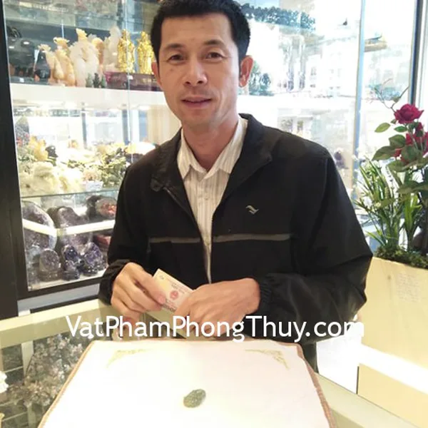 Anh Nghị - khách hàng mua phật bản mệnh Sửu + Dần ngọc Phỉ thúy S6865-2