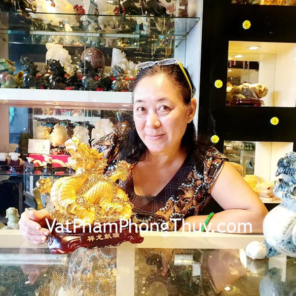 Cô Triêu - khách hàng mua Rồng vàng LN148