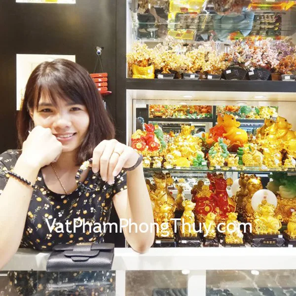 Chị Hừng - khách hàng mua chuỗi tỳ hưu crom vàng S6818