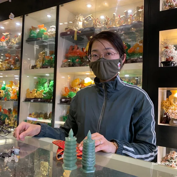 Chị Hà - Khách hàng mua Tháp văn xương đông linh 9 tầng GM064 và Tháp văn xương đông linh 7 tầng GM065.