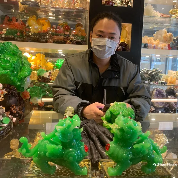 Chị Linh - Khách hàng mua Cặp tỳ hưu xanh ngọc ngực hồng  LN057,	Thiềm thừ xanh ngọc trên mẫu đơn LN098 và Long quy lam ngọc GM180.