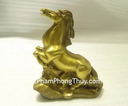 Tượng ngựa bên đá G253