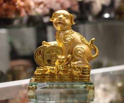 Chó ngậm xâu vàng trên đống tiền vàng đế thuỷ tinh - Tài nguyên cuồn cuộn C031A