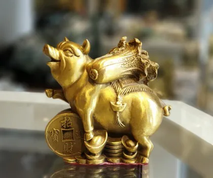Đại đế heo đồng cõng bắp cải trên đống tiền vàng (chiêu tài tấn bảo) D300