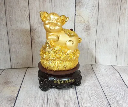 Vua heo vàng trên túi tiền vàng lớn đế gỗ xoay - Phú Túc Chiêu Tài FLN032