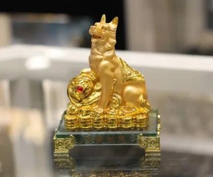 Chó săn vàng trên như ý đế thuỷ tinh nhỏ - Vạn sự như ý C034A