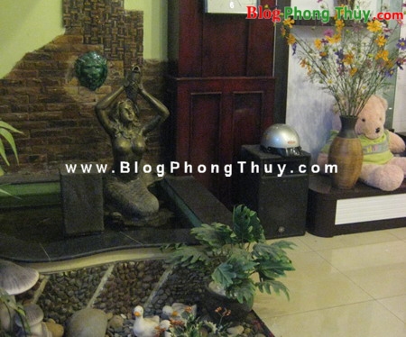 Hòn non bộ và hồ nước ở trong nhà có tốt ?