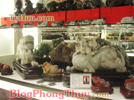 Vài hình ảnh về Tỳ Hưu Ngọc Phỉ Thúy hàng khủng tại Thế Giới Phong Thủy