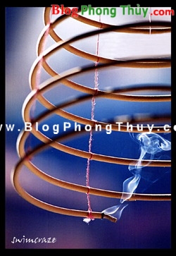 Sử dụng âm thanh và nhang để tạo sinh khí