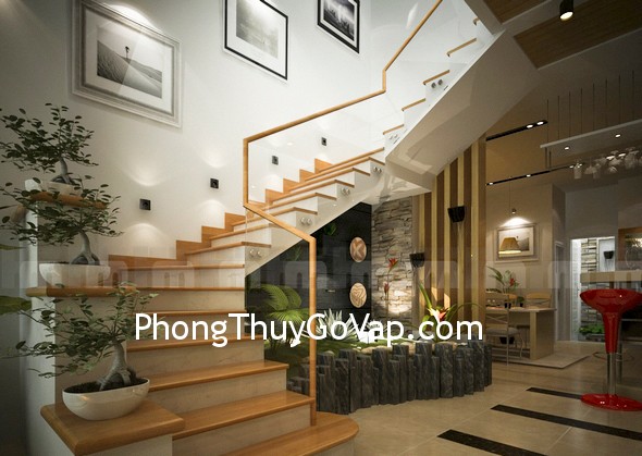 Nước ở phía dưới cầu thang