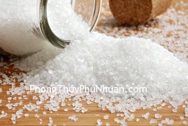 muoi hot muoi hot Loại bỏ năng lượng âm từ đồ nội thất cổ