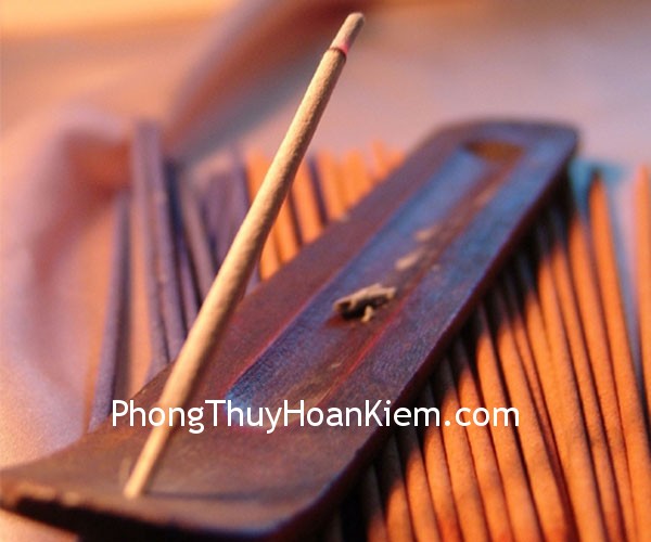 su- dung- den- nhang- tai- goc- phong su dung den nhang tai goc phong Phương vị của Ngũ Hoàng trong năm