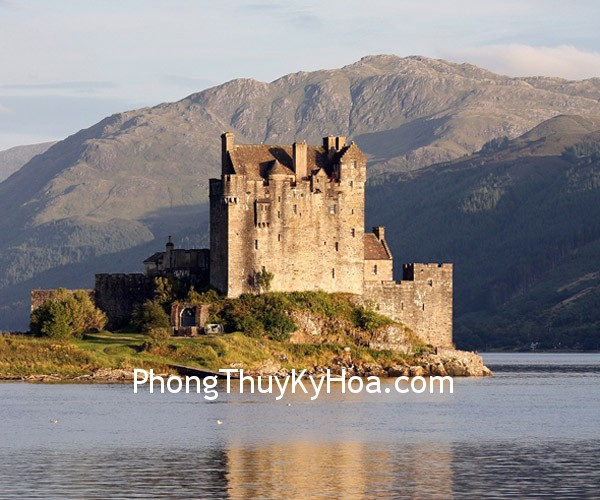Eilean Donan castle at dusk eilean eonan castle scotland view from the south Phong thủy và nước