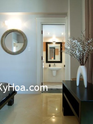 Khi gương đối diện với cửa chính