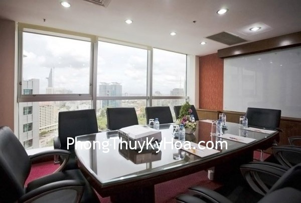 Đối diện với mũi tên độc