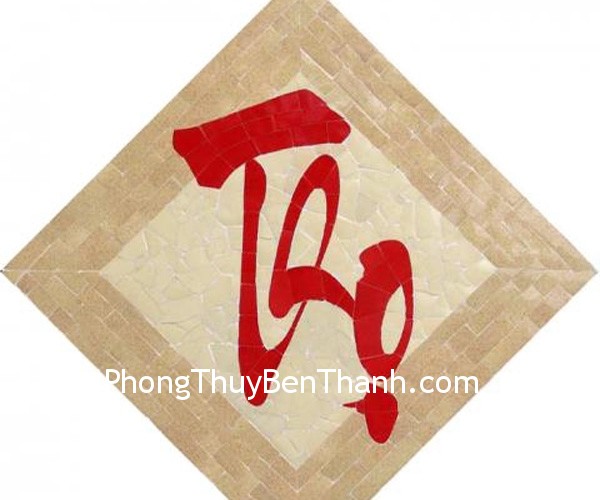 Treo chữ Thọ trong phòng khách để tạo khí trường thọ