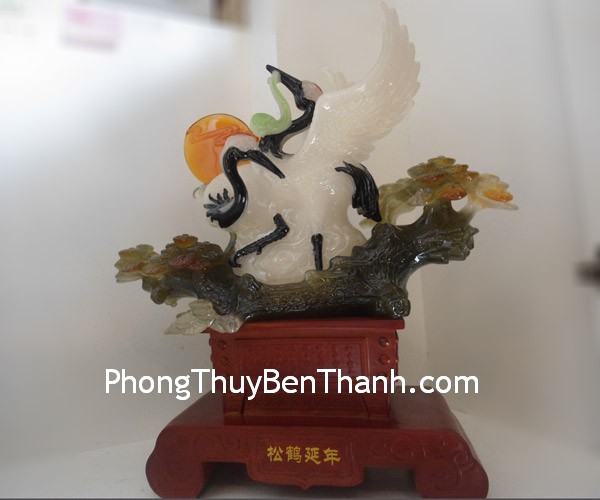 Một đôi hạc tượng trưng cho sự trường thọ của ông bà chủ gia đình