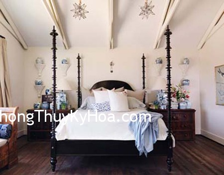 Giường lớn có bốn cọc