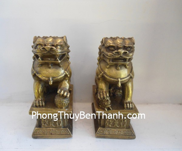 Một cặp sư tử bảo vệ linh thiêng