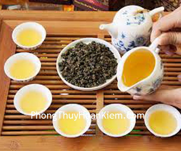 Tranh bình trà và chén trà