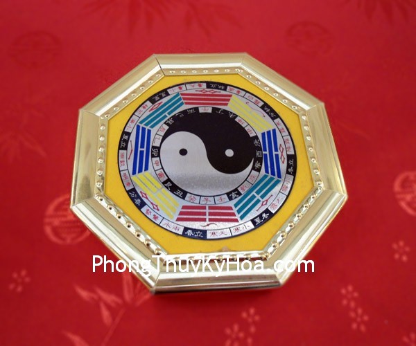 Cột trụ án ngữ cổng ra vào