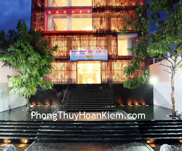 chutuocrongrai chutuocrongrai Phần đất trống trước cửa hàng hoặc trung tâm thương mại có tác dụng gì?