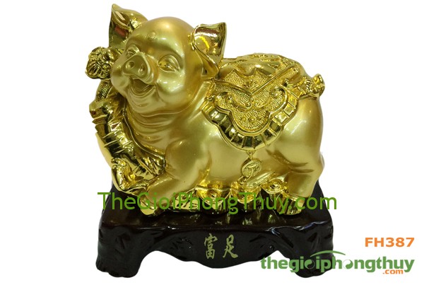 Không nên để cột có góc cạnh đối diện cửa chính