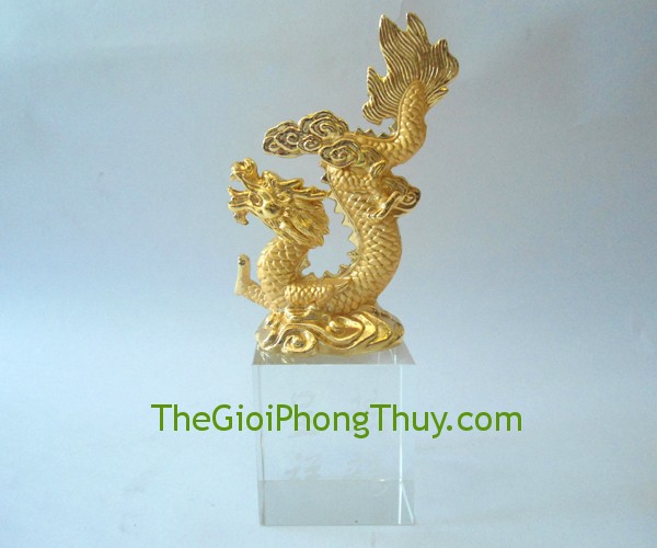 Nhà có nhiều cột và góc bên ngoài