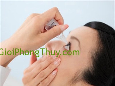 Bệnh đau mắt đỏ với quân cờ trong giấc mơ
