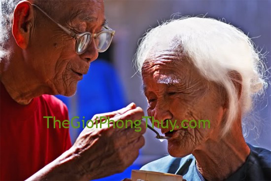 Giải mã giấc mơ thấy ông cụ hay bà cụ