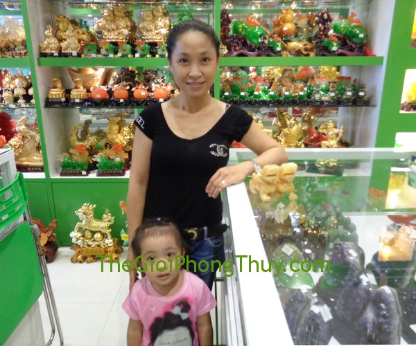 Chị Loan - Khách hàng mua Tỳ hưu đá Hoàng Long FHM016