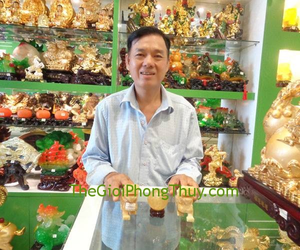Chú Tùng - Khách hàng mua Tỳ Hưu FHM016 và quả cầu phong thủy FHM155-629