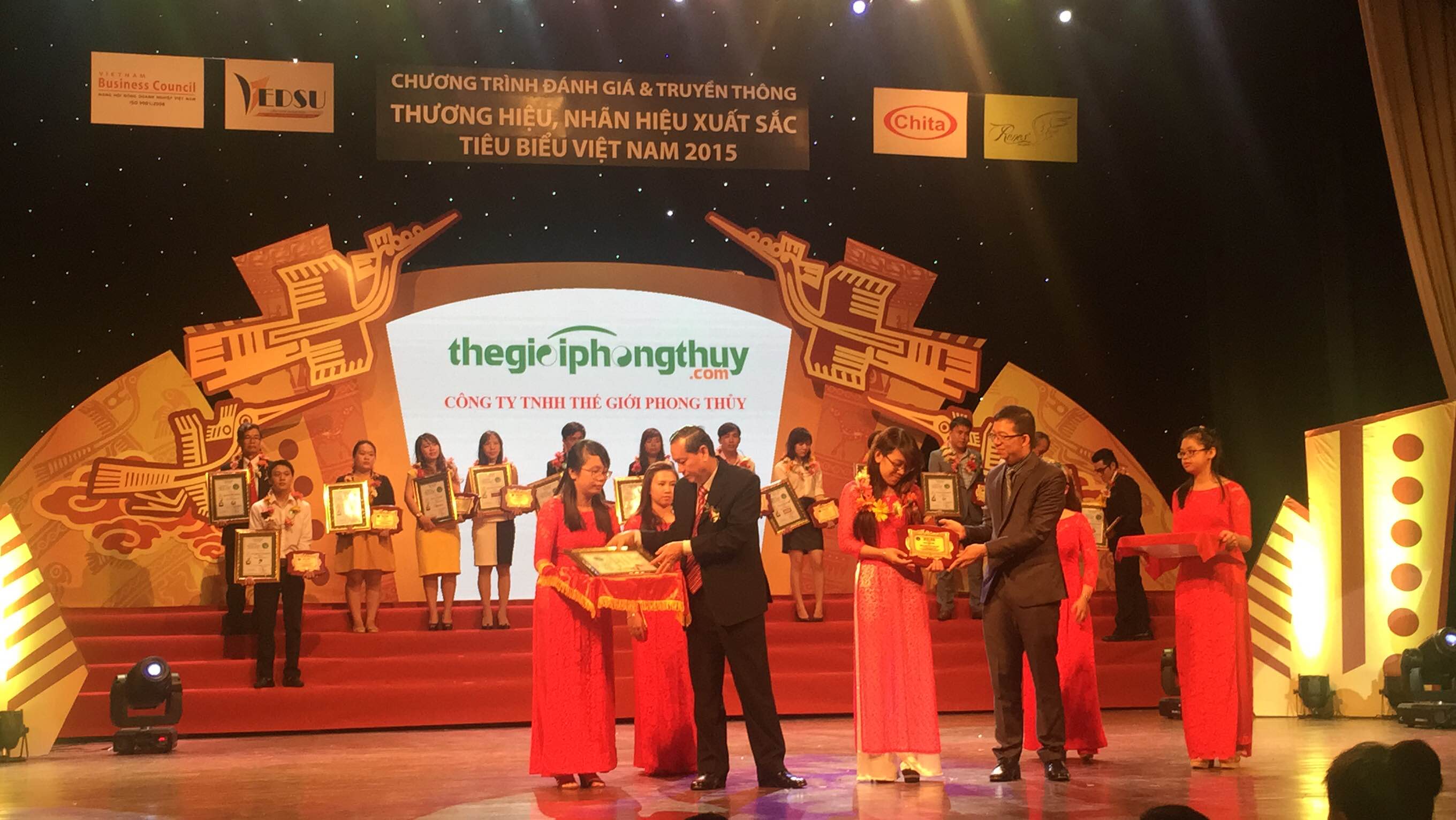 Thế Giới Phong Thủy - Nhận Giải Thưởng Thương Hiệu Xuất Sắc Việt Nam