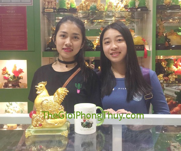 Chị Khánh Vy - Khách hàng mua tượng Gà mái vàng ấp trứng trên đống vàng đế thủy tinh FG071A