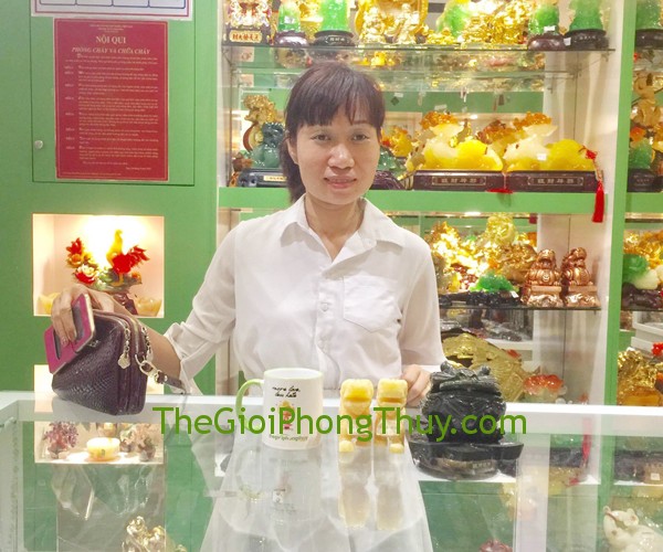 Chị Thanh Vân - Khách hàng mua Tỳ hưu đá Hoàng Long FHM016 và Thiềm thừ lam ngọc trung FHM028
