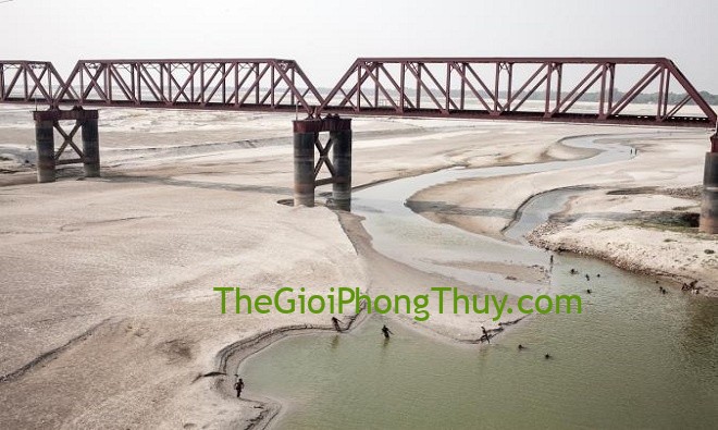 Nằm mơ thấy nước sông cạn có ý nghĩa gì và con số may mắn nên đánh